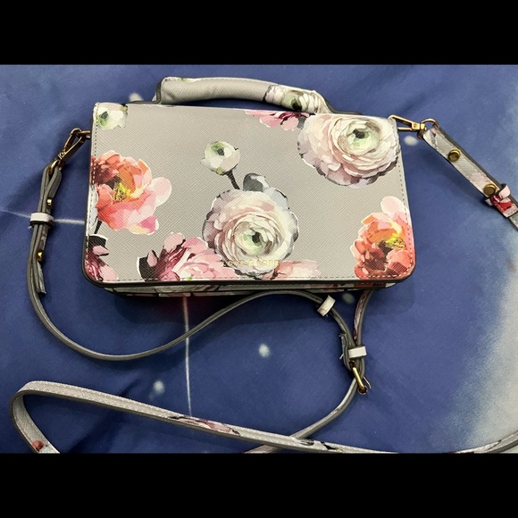 Love and Lore small crossbody - Picture 3 of 3